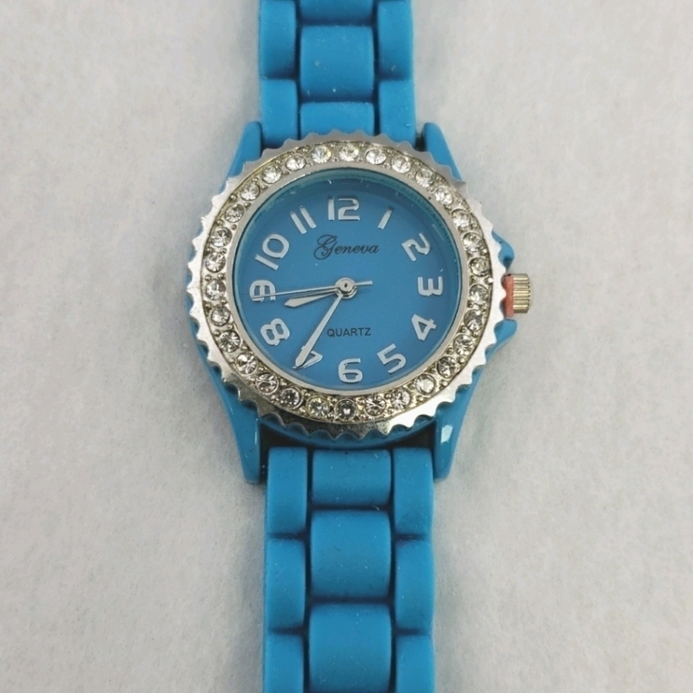 GENEVA Quartz Watch Unused NWOT
Silicone Blue